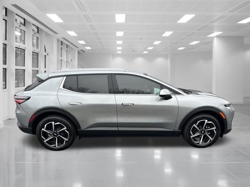 New 2026 Chevrolet Equinox EV LT image 4