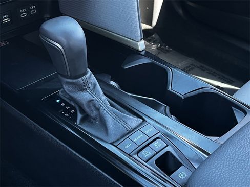 Used 2025 Toyota Camry SE image 17