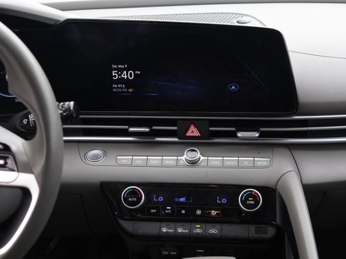 Used 2024 Hyundai Elantra SEL FWD image 8