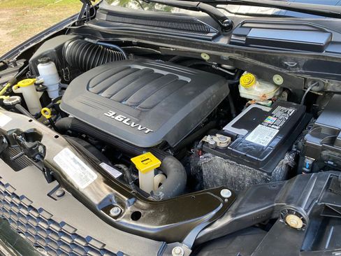 Used 2018 Dodge Grand Caravan SE FWD image 17