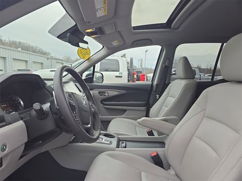 Used 2023 Honda Ridgeline RTL-E image 11