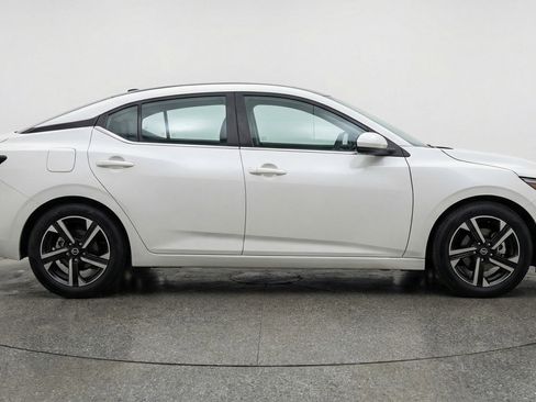 Used 2025 Nissan Sentra SV image 11