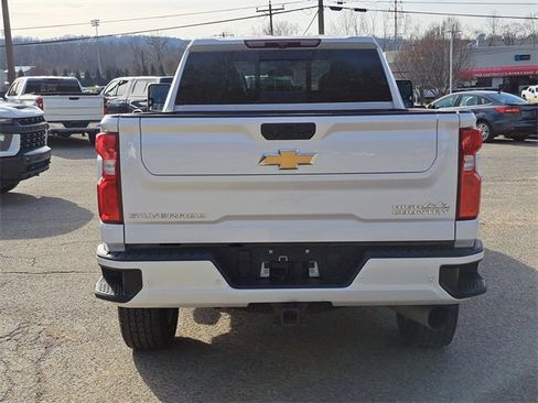 Used 2022 Chevrolet Silverado 2500 High Country w/ Safety Package II image 4