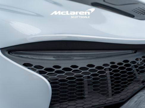 Used 2023 McLaren Artura RWD image 22