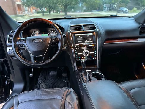 Used 2016 Ford Explorer Platinum image 18