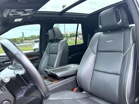 Used 2021 Cadillac Escalade Premium Luxury w/ Performance Package AWD/4WD image 17