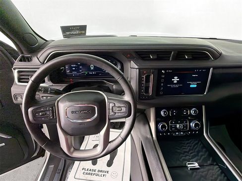 Used 2024 GMC Yukon Denali image 11