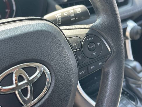 Used 2025 Toyota RAV4 LE AWD/4WD image 8