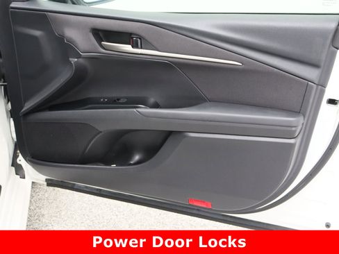 Used 2025 Toyota Camry LE FWD image 32