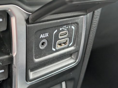 Used 2025 Jeep Gladiator Rubicon w/ Safety Group AWD/4WD image 24
