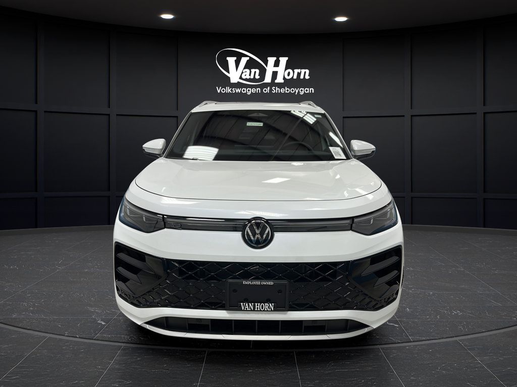 Used 2026 Volkswagen Tiguan SEL R-Line AWD/4WD image 2