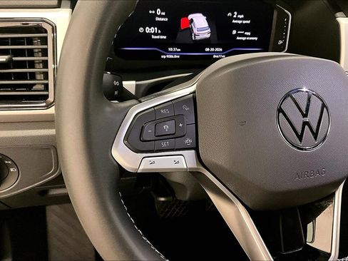 Used 2023 Volkswagen Atlas Cross Sport SE AWD/4WD image 11