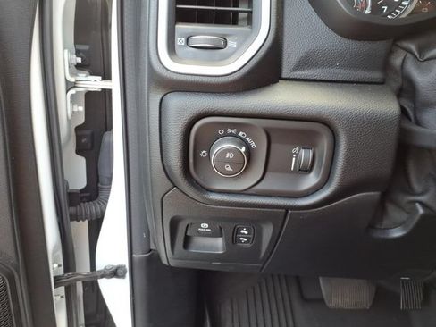Used 2020 RAM 1500 Big Horn AWD/4WD image 11