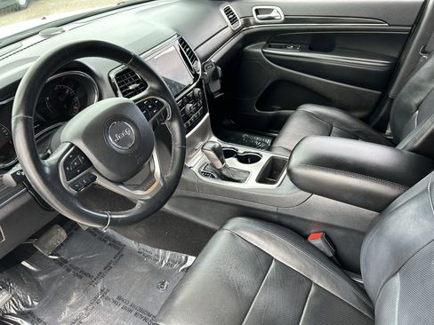 Used 2020 Jeep Grand Cherokee Limited w/ Luxury Group II image 17