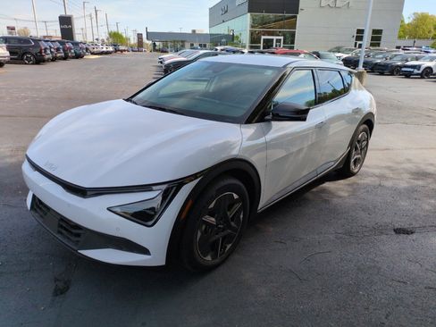 New 2025 Kia EV6 Light RWD image 3