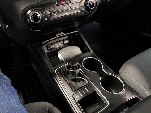 Used 2020 Kia Sorento AWD V6 image 28