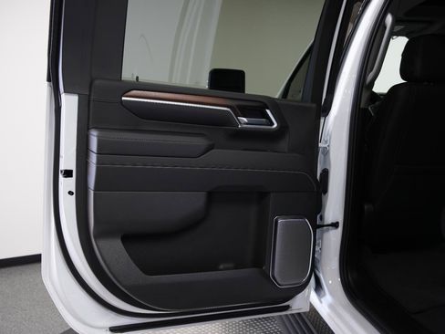 New 2025 GMC Sierra 2500 Denali w/ Denali Reserve Package image 24