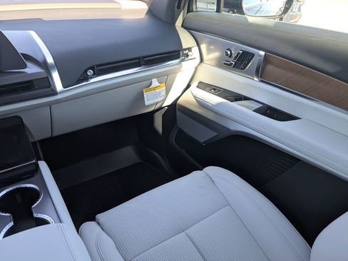 New 2026 Cadillac Vistiq Luxury w/ LPO, Floor Liner Package image 15