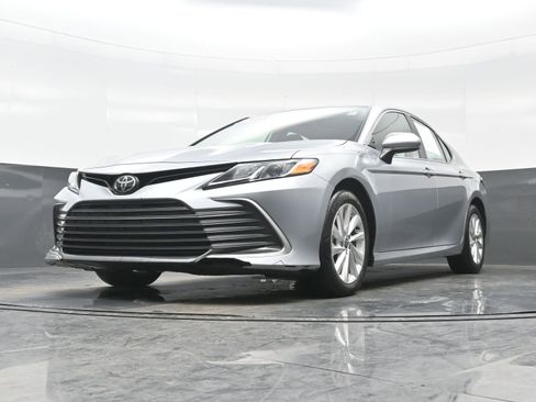 Used 2024 Toyota Camry LE FWD image 25