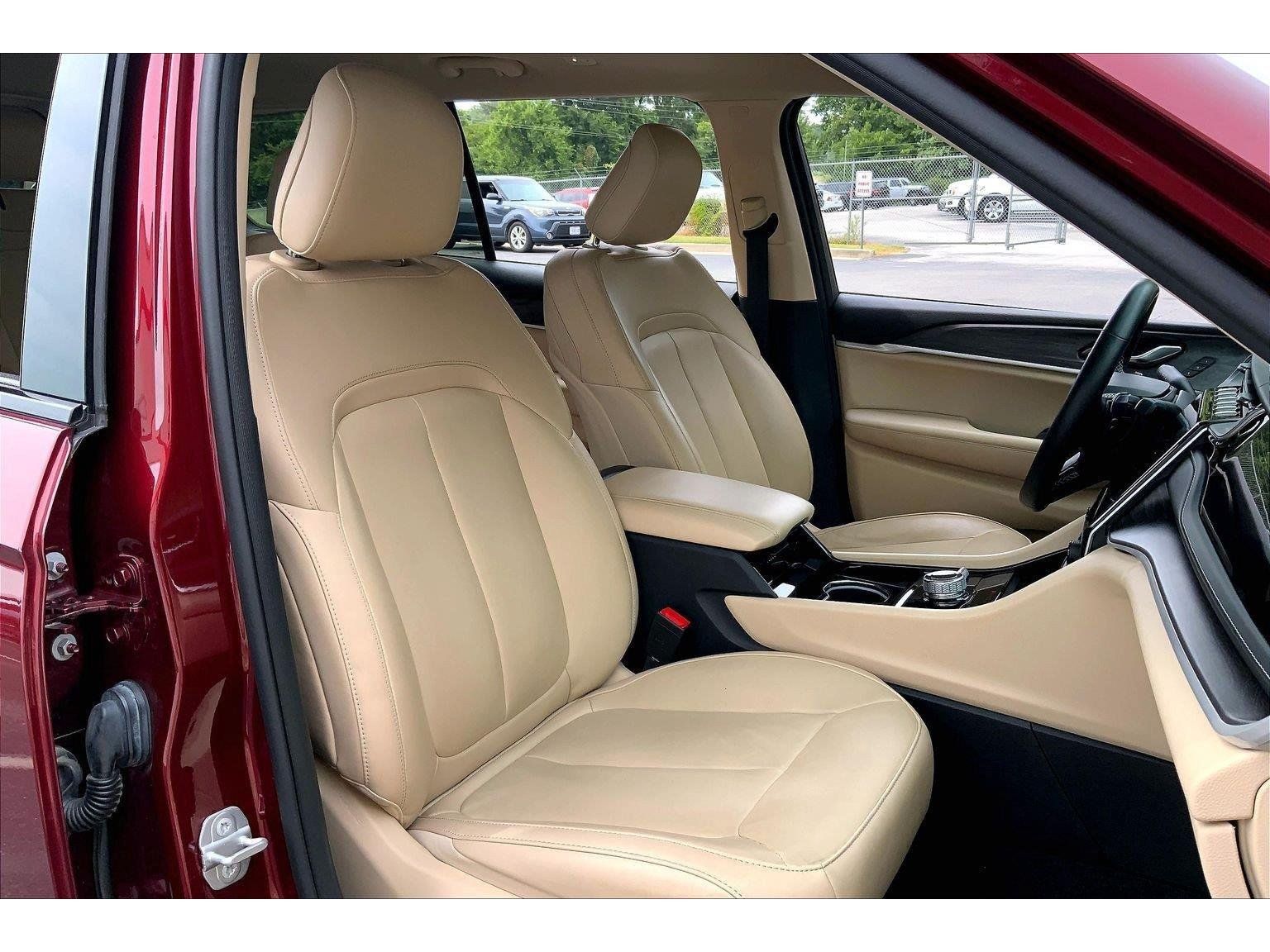 Used 2022 Jeep Grand Cherokee L Limited w/ Trailer Tow Group (B) AWD/4WD image 7