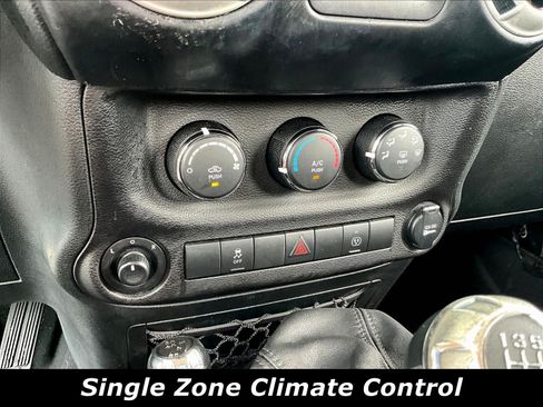 Used 2017 Jeep Wrangler Unlimited Sahara w/ Connectivity Group AWD/4WD image 15