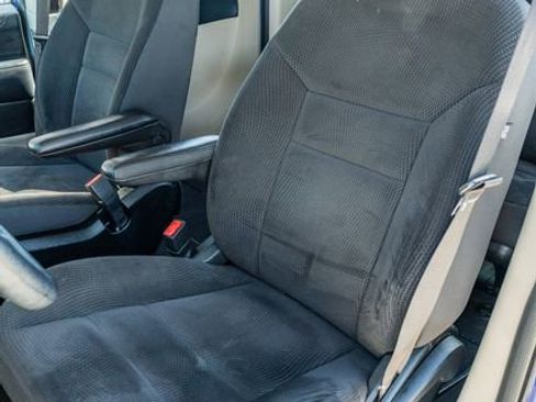 Used 2018 Dodge Grand Caravan SE w/ UConnect Hands-Free Group image 19