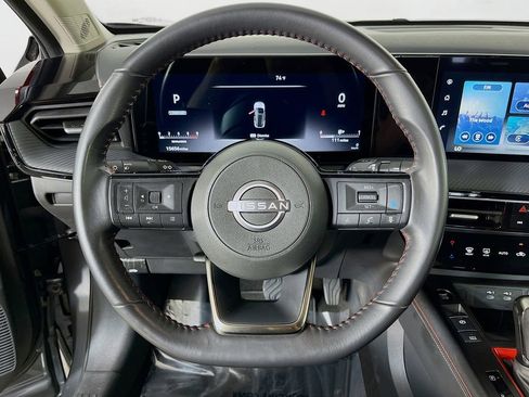 Used 2025 Nissan Kicks SR FWD image 13