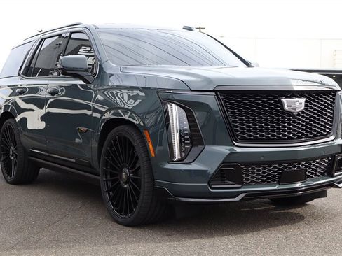 Used 2026 Cadillac Escalade V w/ LPO, ONYX Package AWD/4WD image 7
