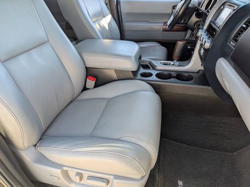 Used 2014 Toyota Sequoia Platinum image 34