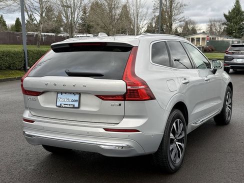 Used 2023 Volvo XC60 B5 Plus image 8