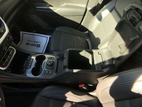 Certified 2021 GMC Acadia SLT image 29