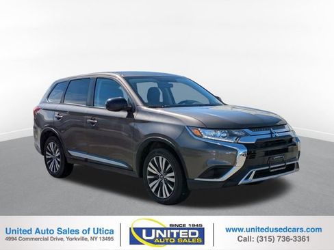 Used 2020 Mitsubishi Outlander AWD image 1
