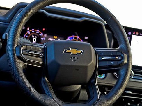 Used 2025 Chevrolet Colorado W/T w/ Advanced Trailering Package image 4