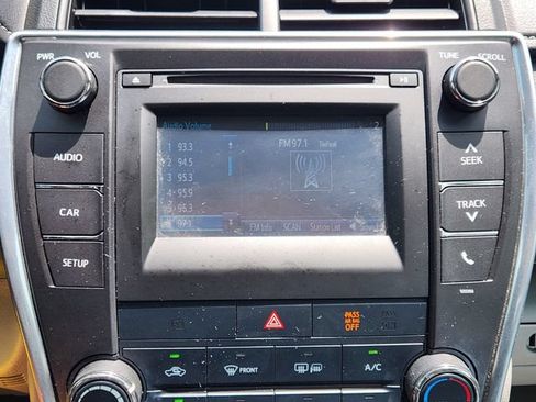 Used 2015 Toyota Camry LE FWD image 14