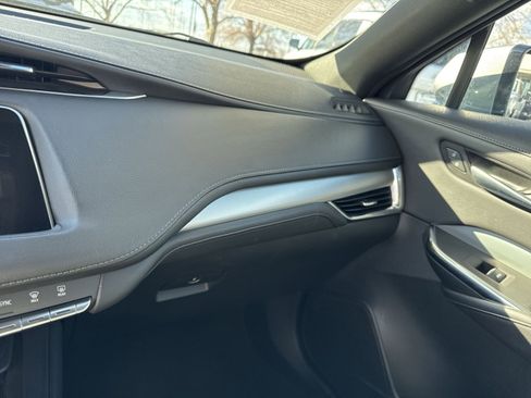 Used 2023 Cadillac XT4 Premium Luxury image 21