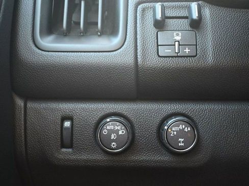 Used 2021 Chevrolet Colorado LT w/ Safety Package image 18