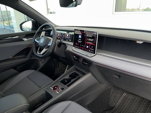 New 2026 Volkswagen Tiguan SE R-Line image 21