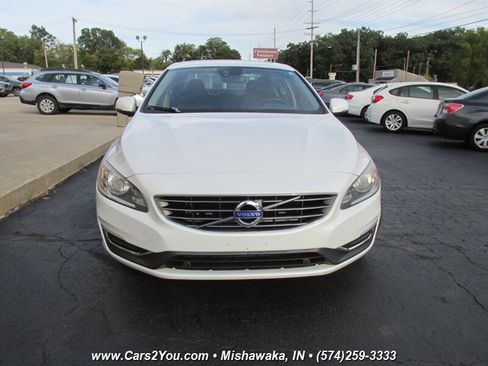 Used 2017 Volvo S60 T5 Inscription image 2