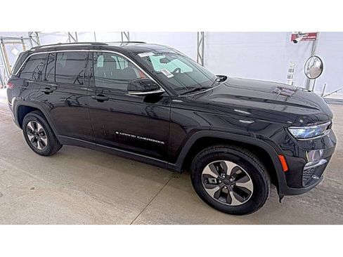 Used 2023 Jeep Grand Cherokee 4WD 4xe image 3