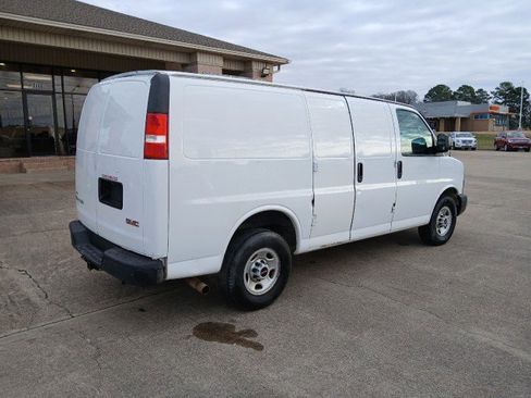 Used 2018 GMC Savana 2500 w/ Driver Convenience Package image 3