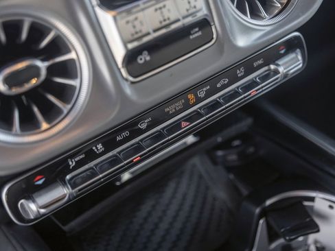 Used 2025 Mercedes-Benz G 550 image 35