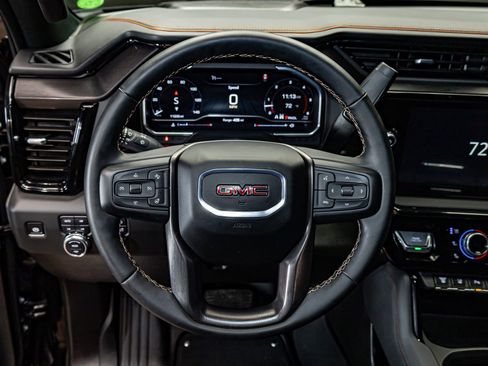 Used 2025 GMC Sierra 2500 AT4 image 20