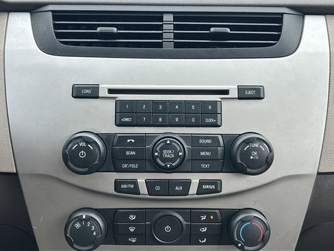 Used 2010 Ford Focus SE image 28