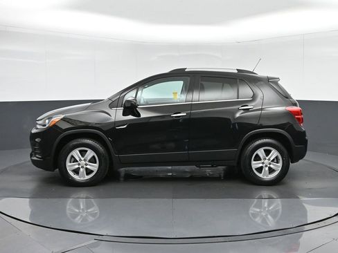 Used 2020 Chevrolet Trax LT w/ LT Convenience Package image 4