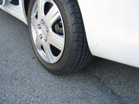 Used 2012 Toyota Yaris Sedan image 17