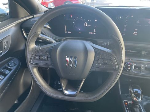 Used 2025 Buick Envista Preferred image 27