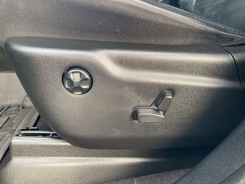 Used 2021 Jeep Grand Cherokee Laredo X image 13