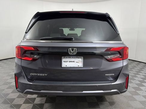 Used 2025 Honda Odyssey Touring image 5