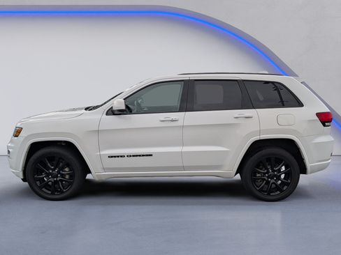 Used 2019 Jeep Grand Cherokee Altitude AWD/4WD image 6