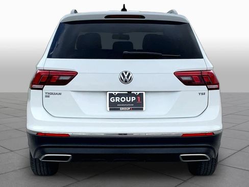 Used 2018 Volkswagen Tiguan SE w/ Panoramic Sunroof Package FWD image 5